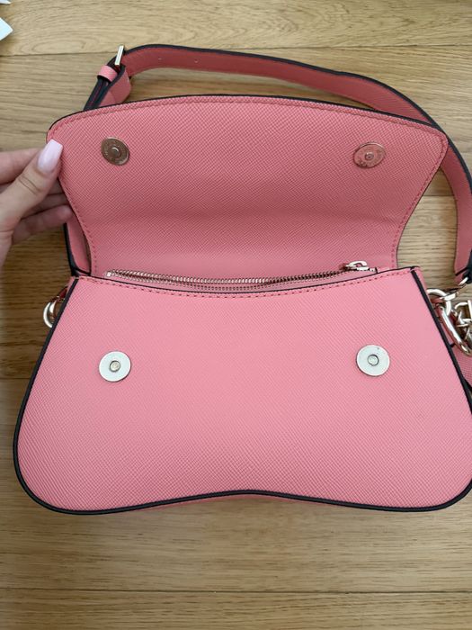 Дамска Чанта Guess