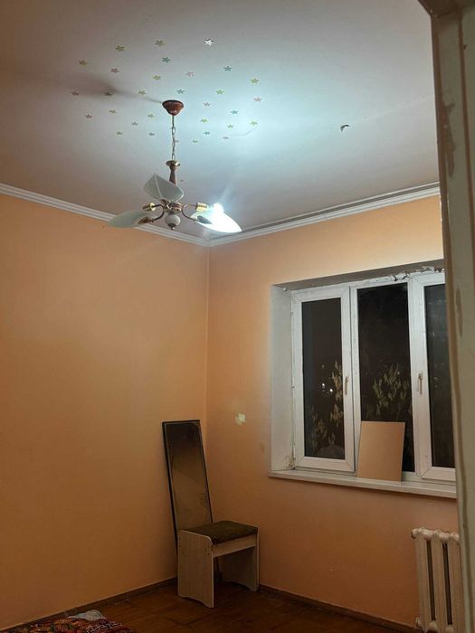 Юнусобод тумани 18-мавзеда кирпичний 77 серияли 3/4/4 СРОЧНО Сотилади.