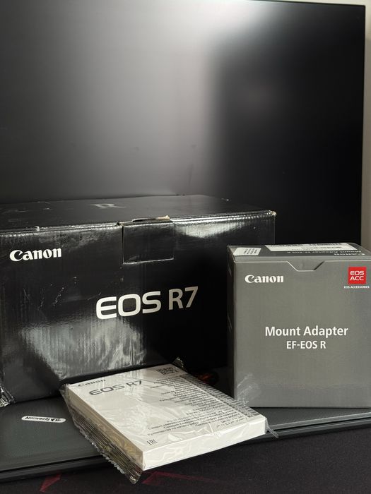 Camera Canon EOS R7