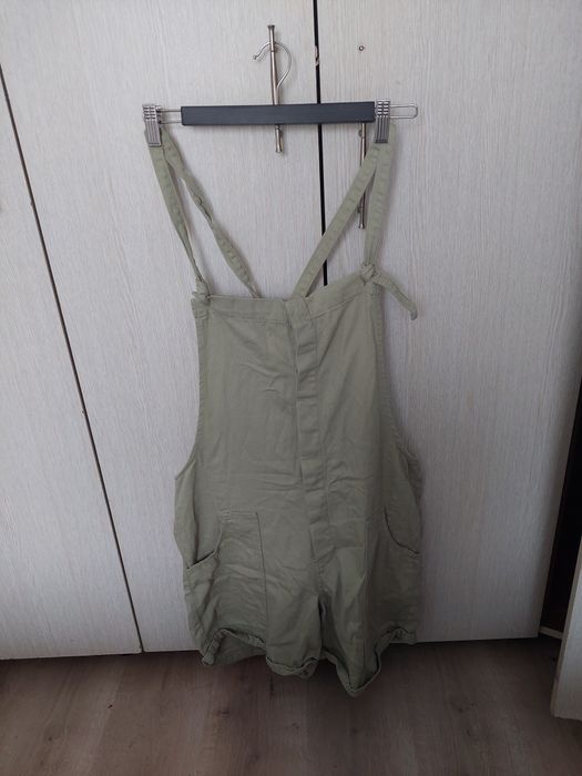 Salopeta scurta dama verde kaki cu bretele ajustabile marimea L