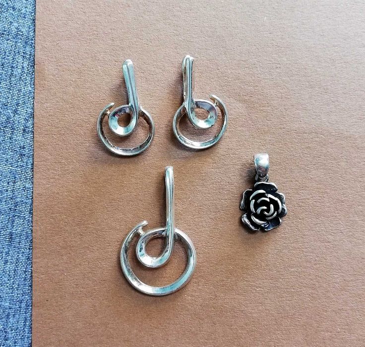 Сребърни висулки и обеци