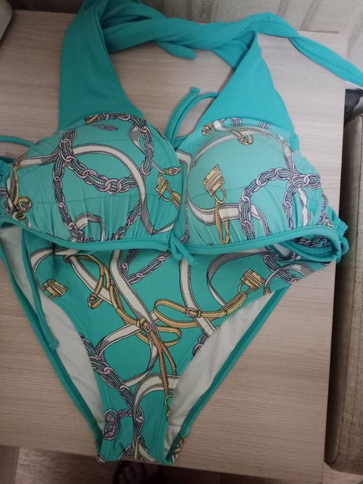 Продам купальники