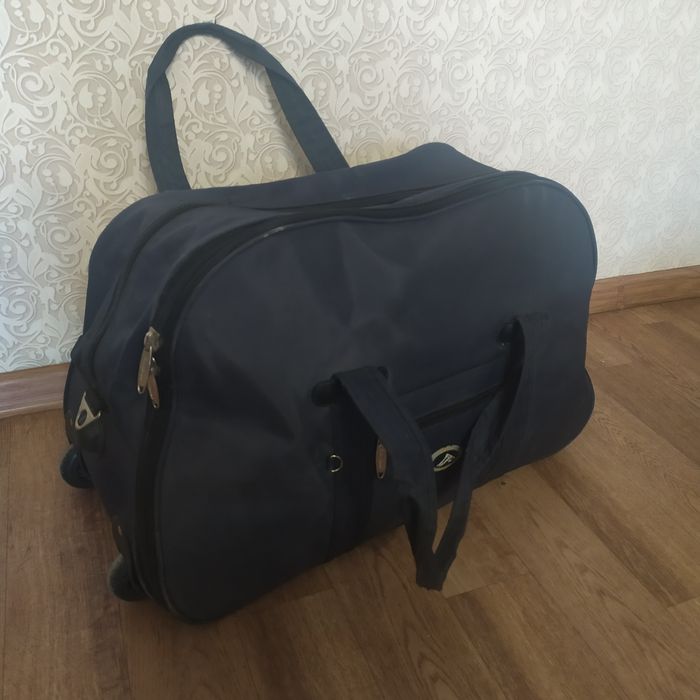 2 дорожные сумки на колесиках