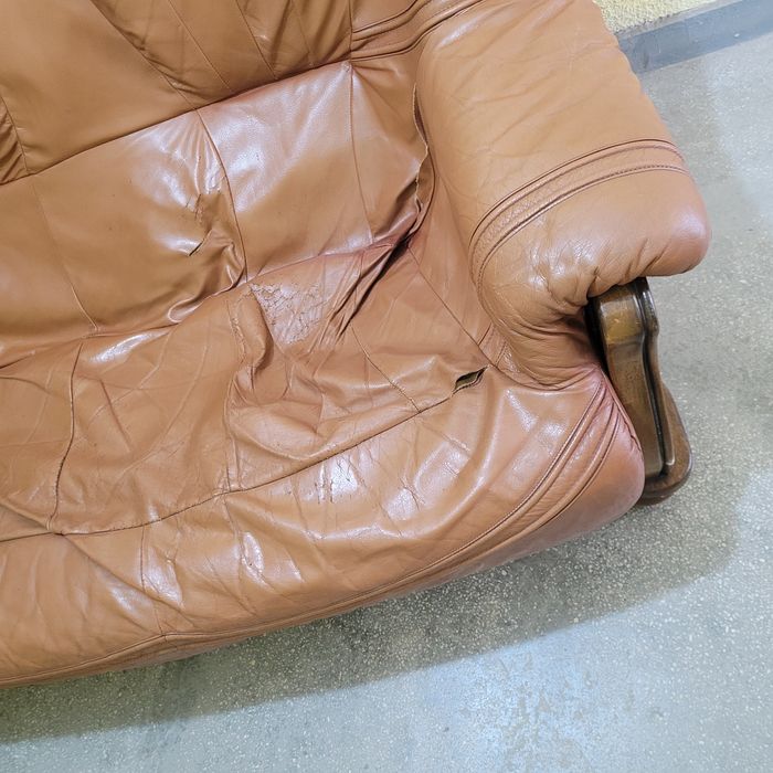 Кожен диван за вилата