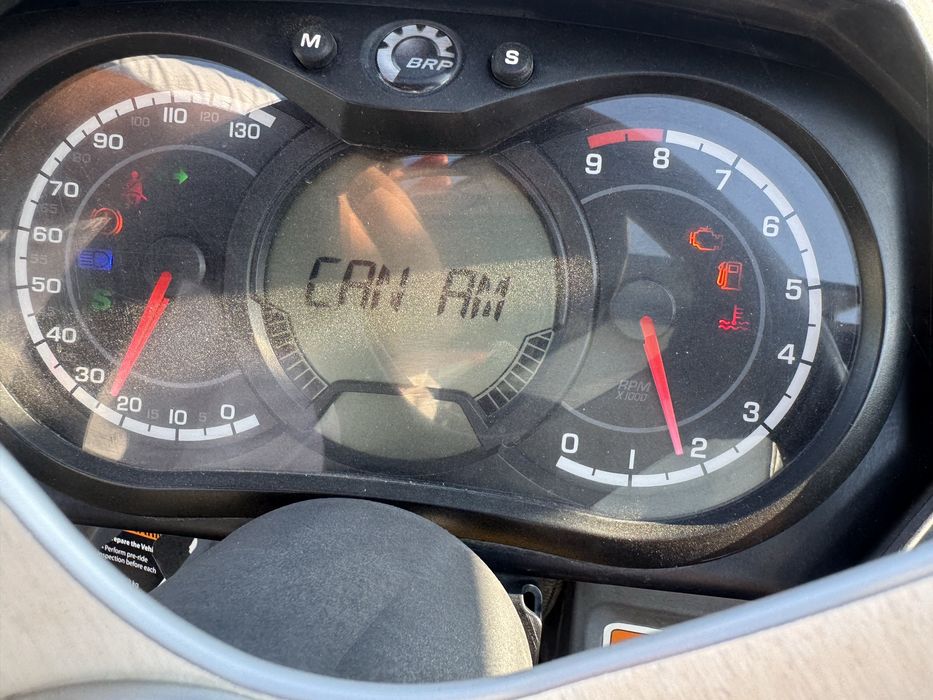 Buggy Can-Am Commander Rotax 1000 V 85 CP Automat