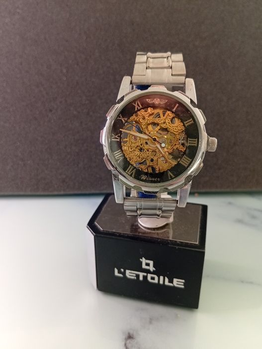 Руски ръчен механичен часовник .