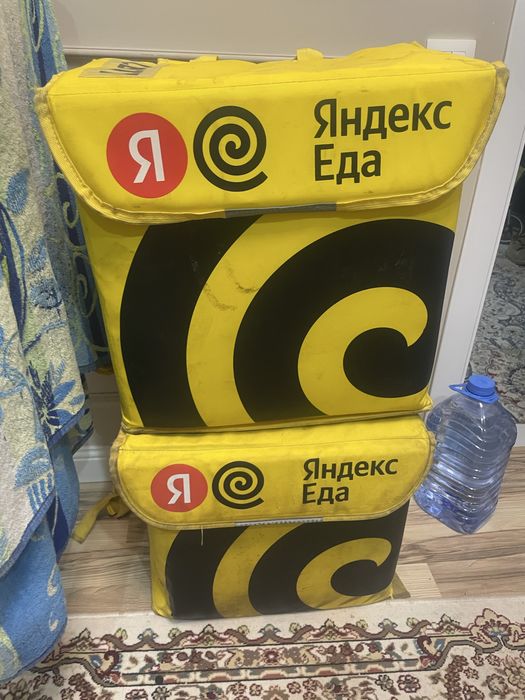 Продам сумка Яндекс 2 штуки и новый дождевик