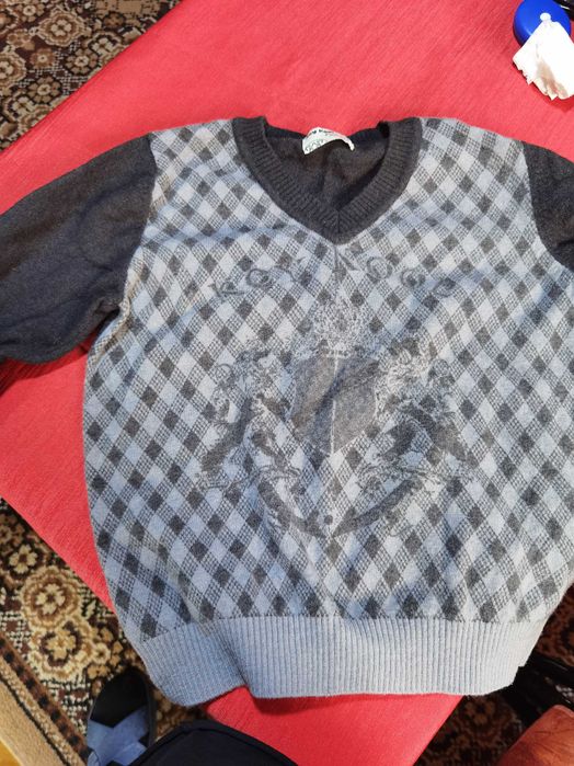 Вълнен пуловер за момче на 3-4г