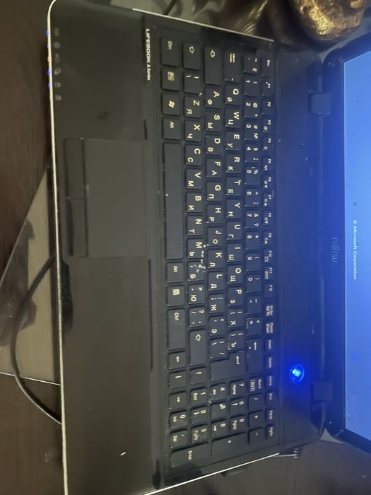 Fujitsu LIFEBOOK AH531
