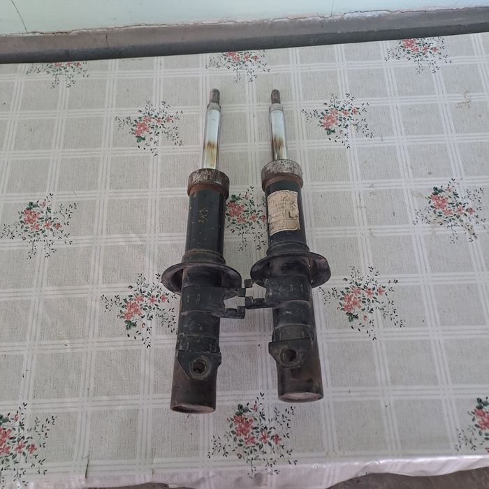Amartizatr damas moshinaskiki