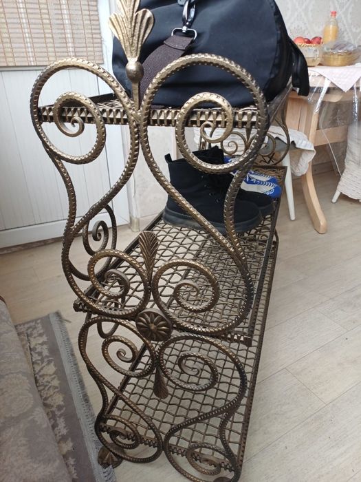 Продам кованая тумба для обуви