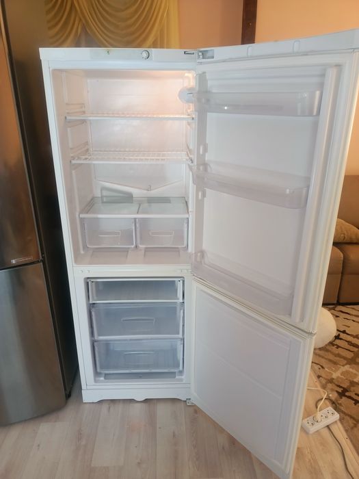 Холодильник INDESIT в хорошем состоянии