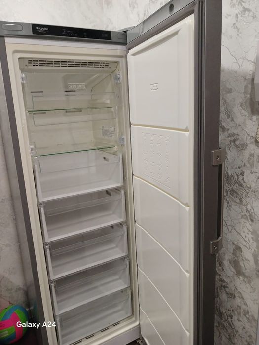 Большой морозильник