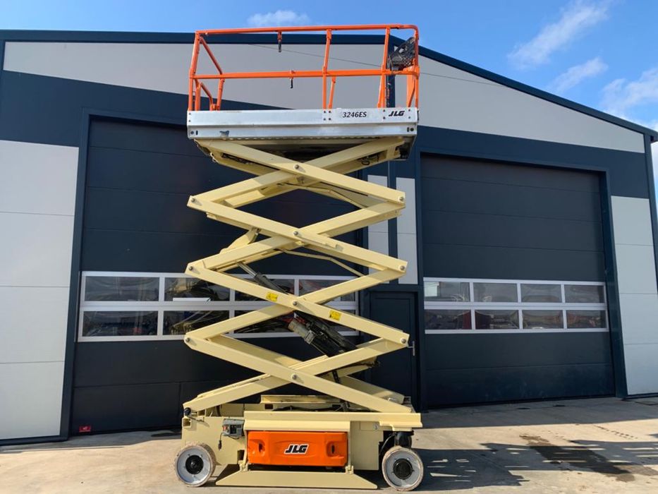 De inchiriat nacele electrice cu brat sau nacela electrice foarfeca