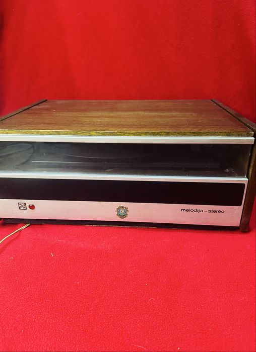 Винтажный проигрыватель «Melodija-stereo»