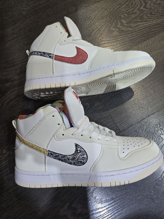 Кроссовки NIKE .