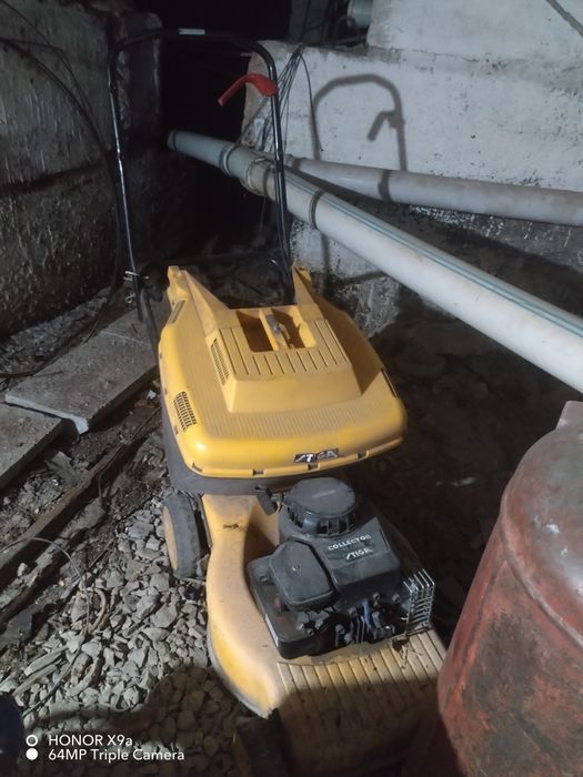 Продам газонокосилку