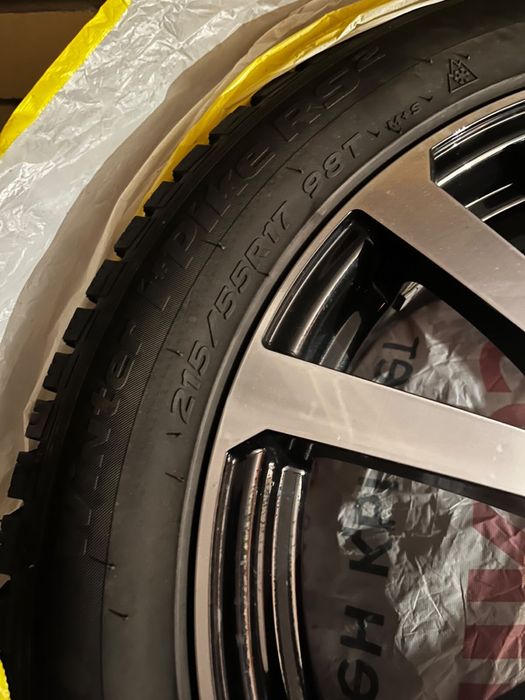 Зимние шины с дисками 215/55 R17