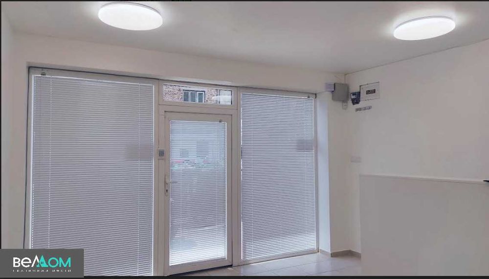 Дава се под наем Магазин в Варна, Колхозен пазар - 30 кв.м за 311.1 € - Снимка #1