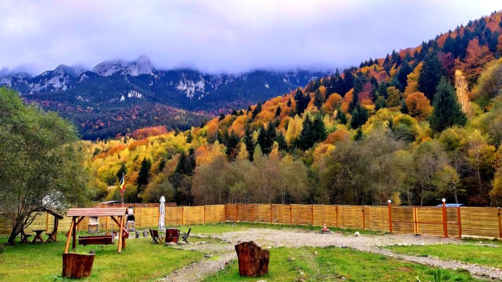 Cizme de munte Brașov Zărnești Plaiul Foii cabana cazare