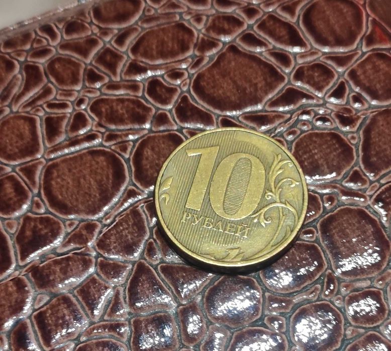 Бумажные купюры. Монеты разного номинала