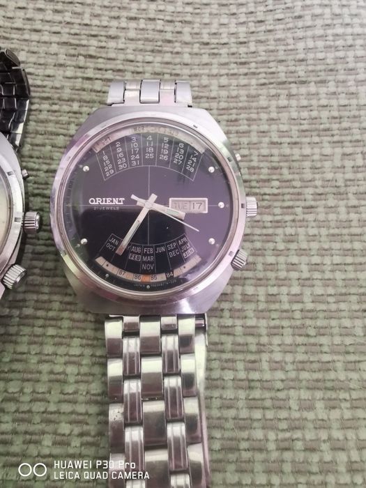 Продавам часовници orient