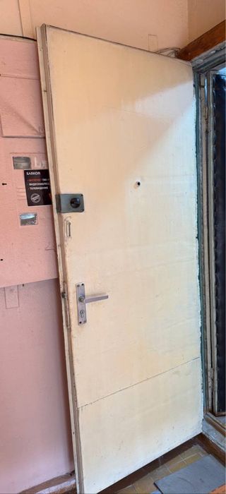 Продается Своя входная Железная дверь Б/У