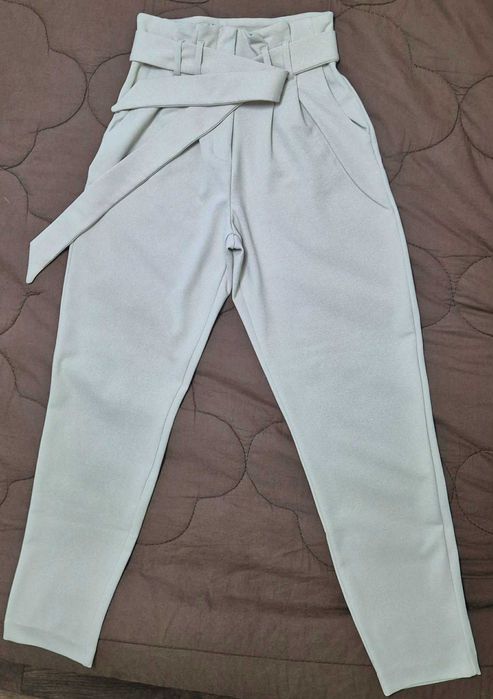 Бежов панталон Reserved