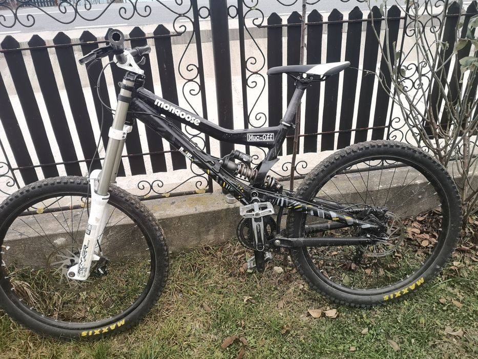Vând downhill mongoose pin'r, stare perfect funcțională, roți pe 26