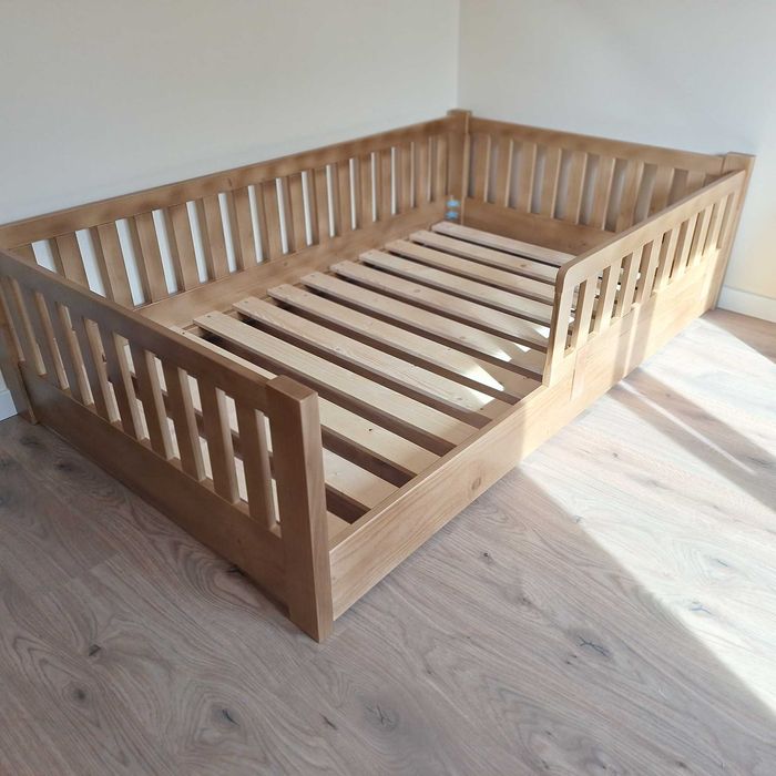 TRANSPORT GRATUIT.Pat din lemn masiv.Cod 221