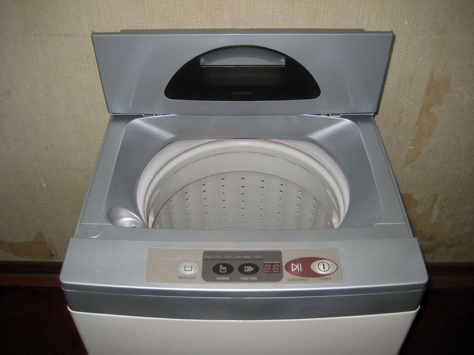 Стиральный машина SAMSUNG 6кг оригинал идеальном рабочим состоянии!