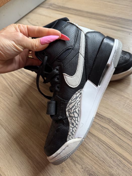 Оригинални кожени маратонки Jordan Legacy 312 „! 41