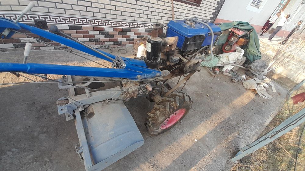 Зубр мотоблок ранги кук ишлаб турибди нархи  500 $. яна келишилади