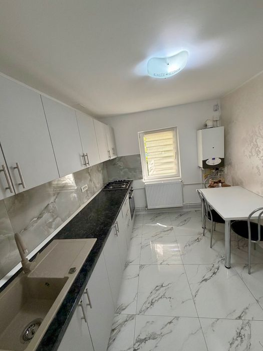 Închiriez apartament 2 camere în Bacău zona Miorița