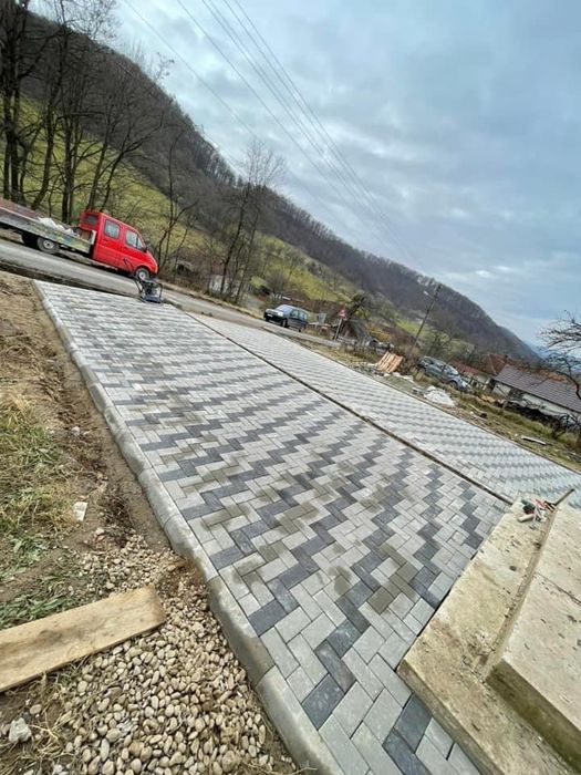 Pavaje, borduri, rigole de scurgere. Montaj pavaje