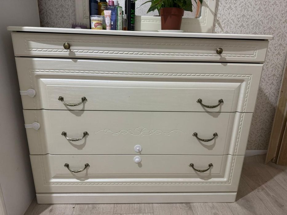 Комод        айнасымен