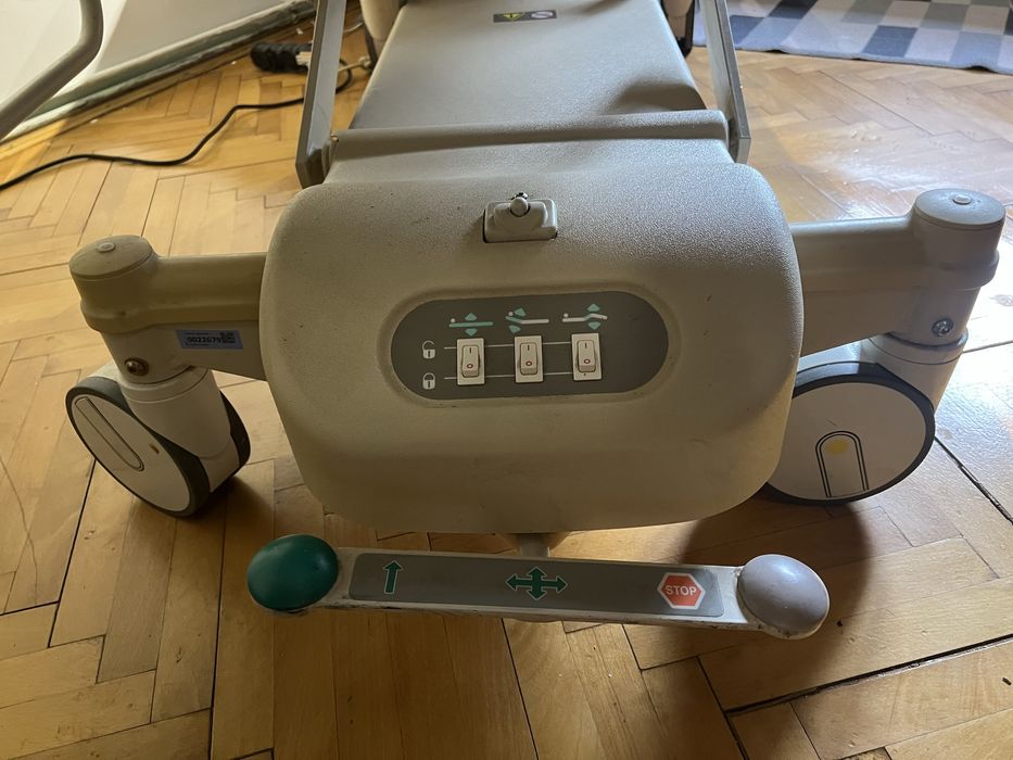 Pat de spital pentru ingijire pacient imobilizat