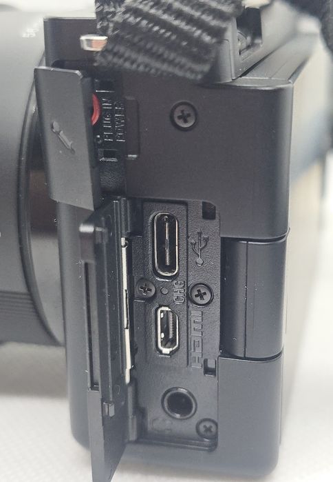 Kit SONY ZV E10 + Obiectiv Sigma 56mm f1.4 DC DN