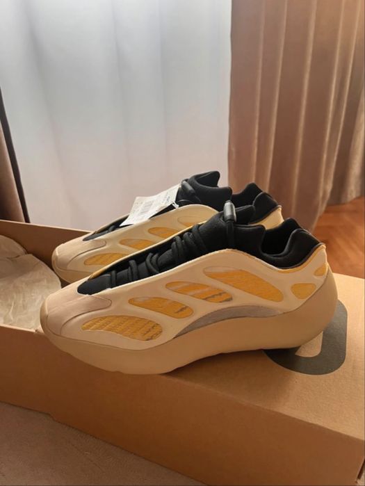 Yeezy 700 v3 Safflower