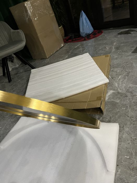 Oglindă cu ramă aurie 80 cm