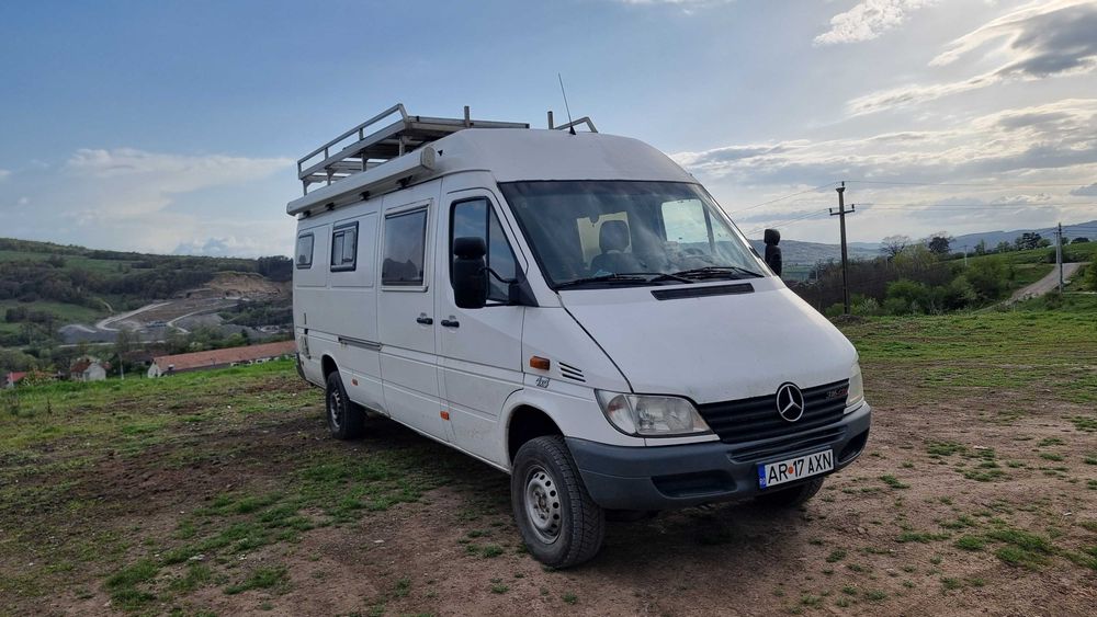 Mercedes Sprinter 4x4 Camper–Motor schimbat, Diff blocabil, Off-grid