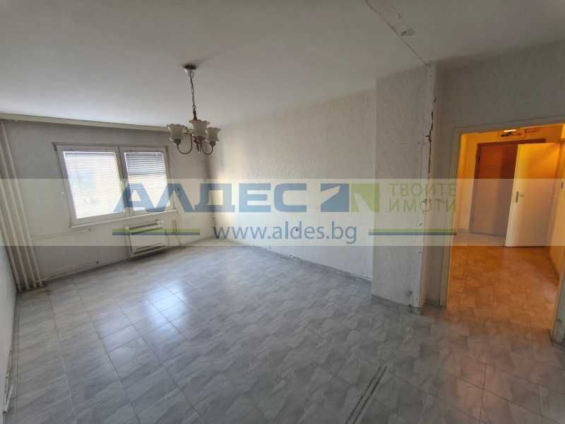 Продава се непреходен тристаен ап. в Люлин 10 срещу Парка!