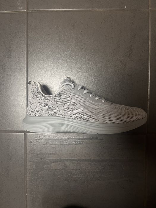 Сиви модерни обувки