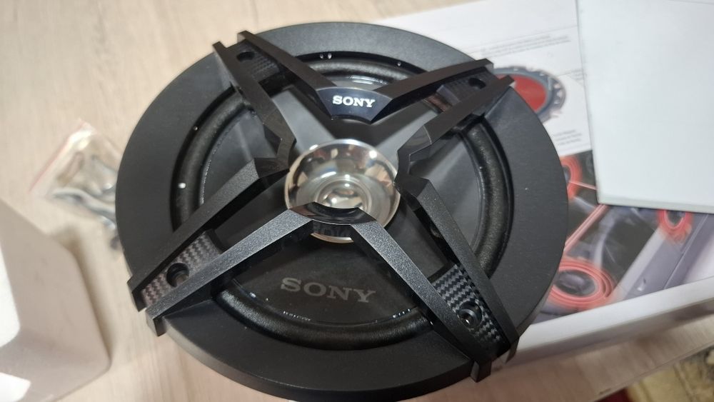 SONY динамиклар янги