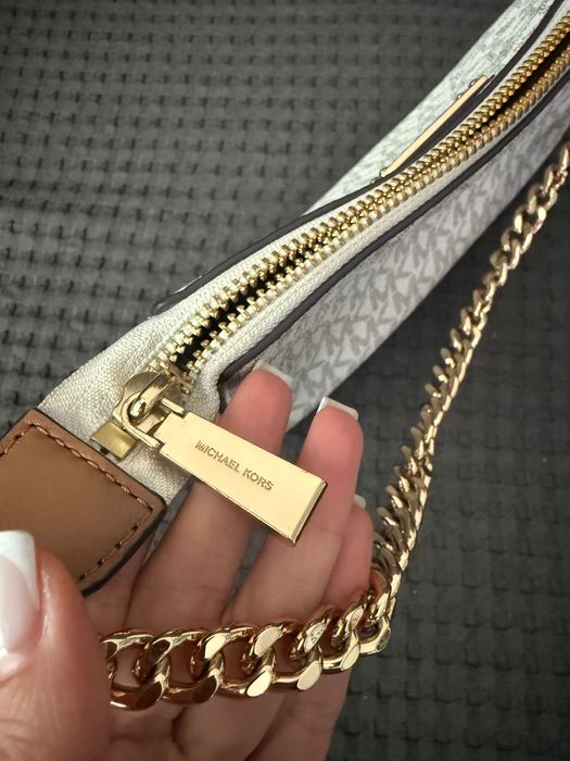 Бежова чанта Michael Kors