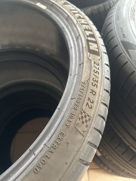 315/30/22 pirelli- 275/35/22 michelin x6 x5