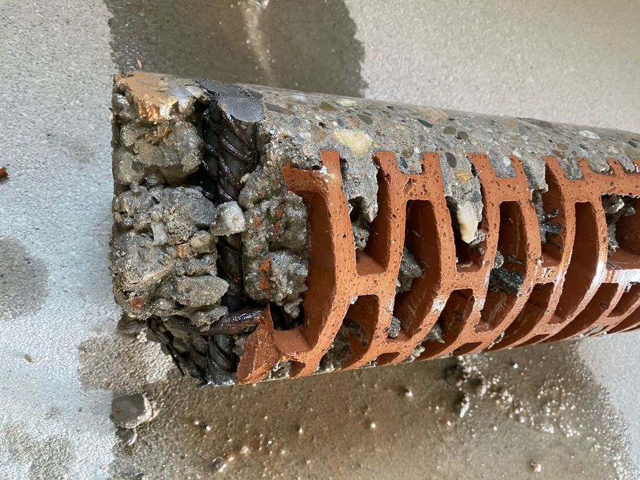 Găuri hote centrale