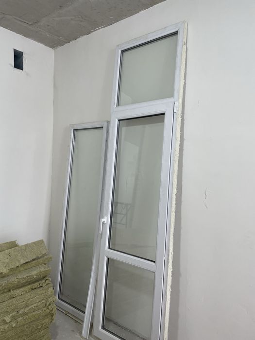 Пластиковая дверь и окно