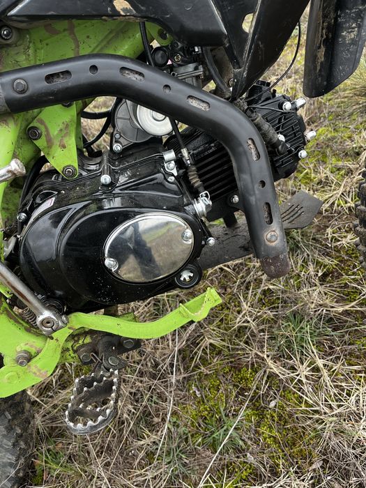 Cadrul KXD și motor tip clonă Honda.