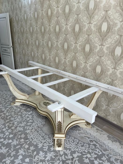 Стол и стулья 4 метр